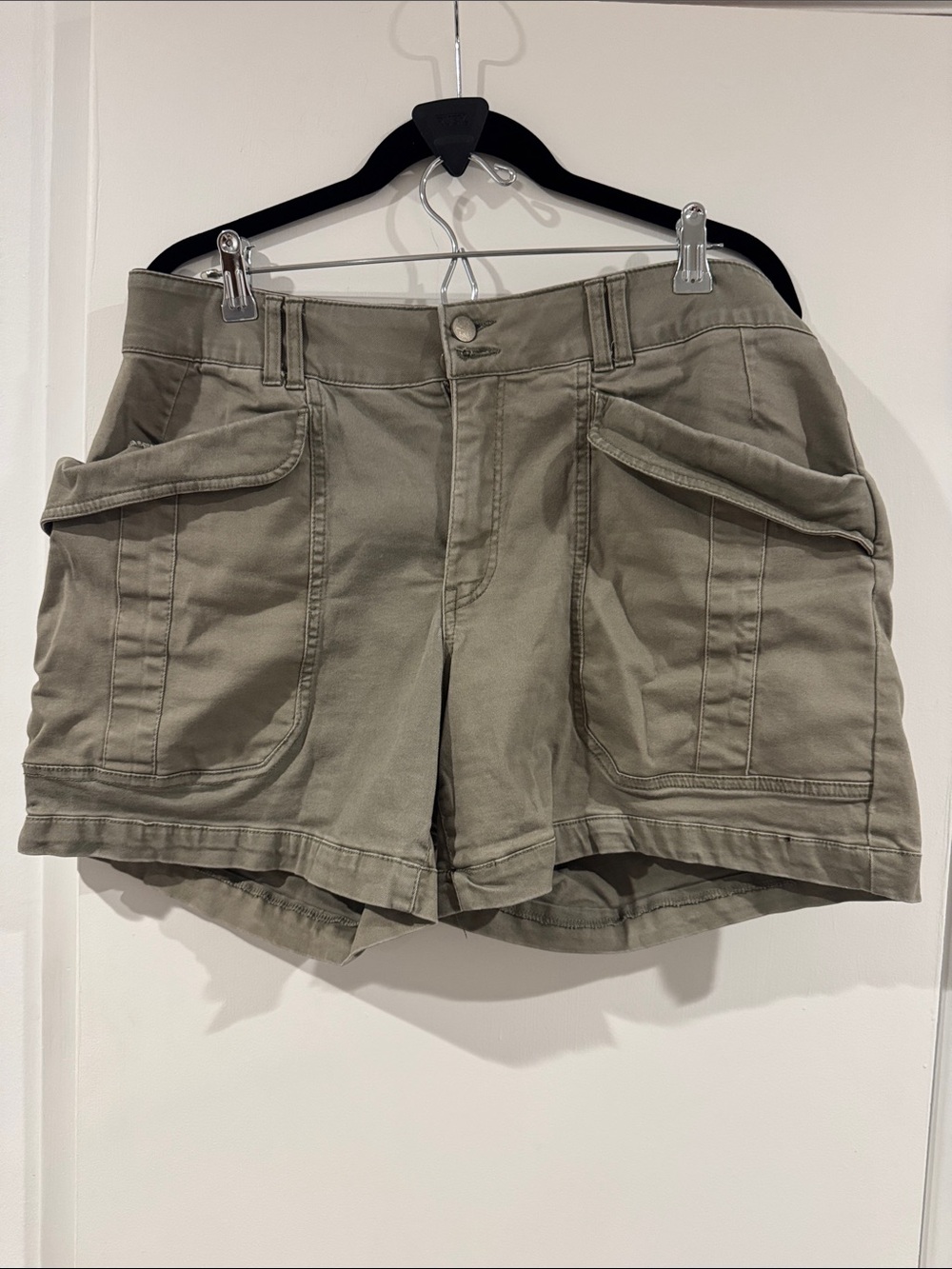 BNWOT Women's Democracy Utility Pocket Shorts - Olive 16W